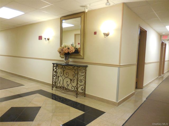 101 Jackson Avenue 2G, Mineola, NY 11501