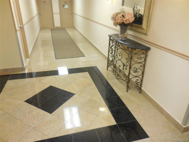 101 Jackson Avenue 2G, Mineola, NY 11501