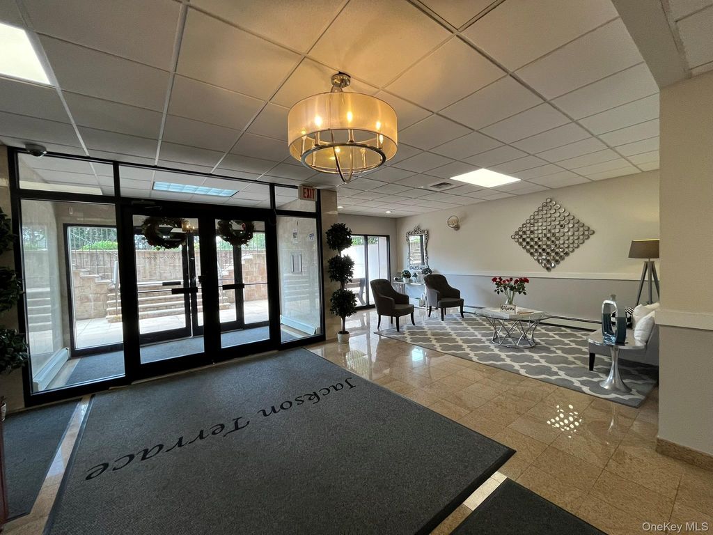101 Jackson Avenue 2G, Mineola, NY 11501