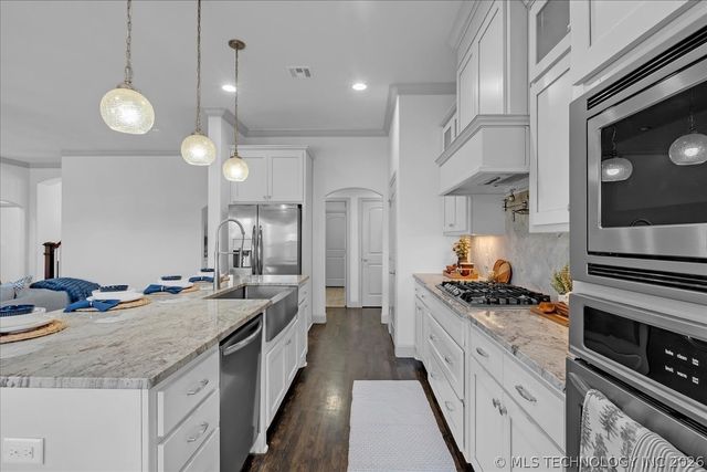201 W 128th Place S, Jenks, OK 74037