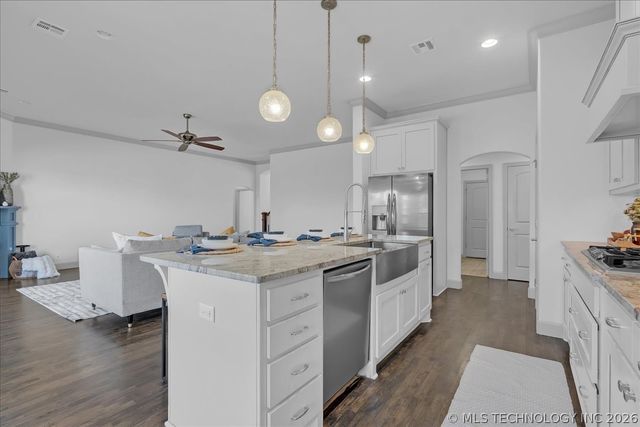 201 W 128th Place S, Jenks, OK 74037