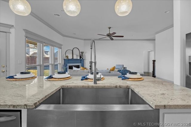 201 W 128th Place S, Jenks, OK 74037