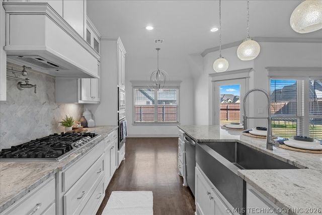 201 W 128th Place S, Jenks, OK 74037