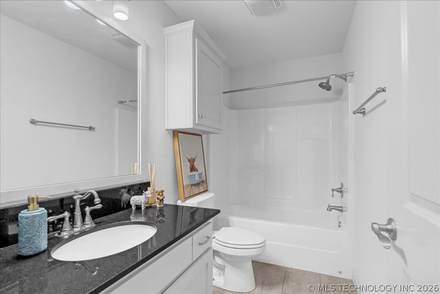 201 W 128th Place S, Jenks, OK 74037