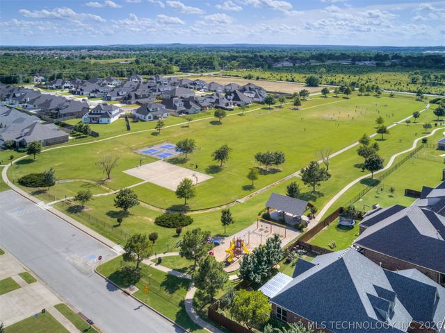 201 W 128th Place S, Jenks, OK 74037