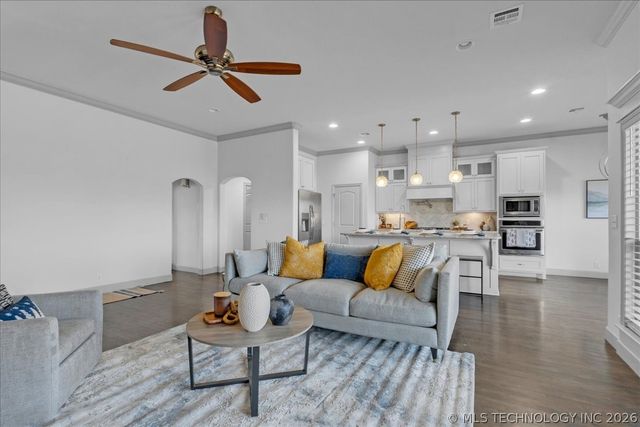 201 W 128th Place S, Jenks, OK 74037
