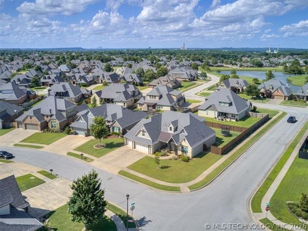 201 W 128th Place S, Jenks, OK 74037