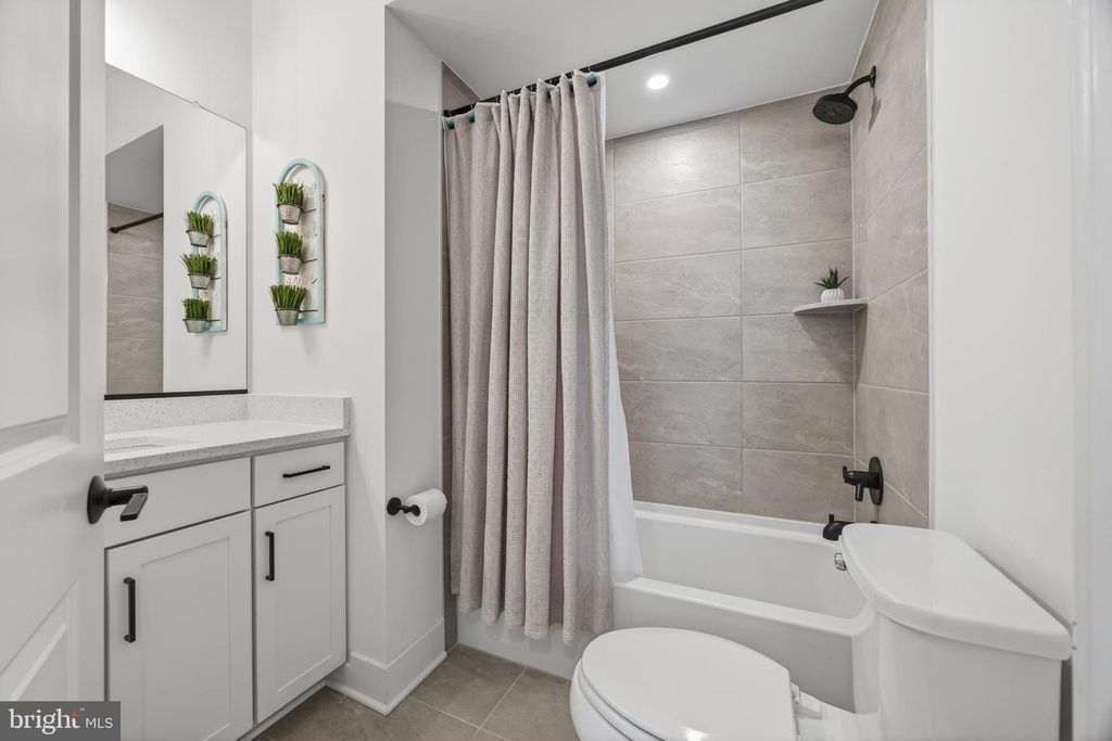 Image 10 of property listing at 14928 SWAT ST #1, Rockville, MD 20850