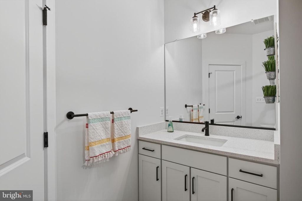 Image 11 of property listing at 14928 SWAT ST #1, Rockville, MD 20850