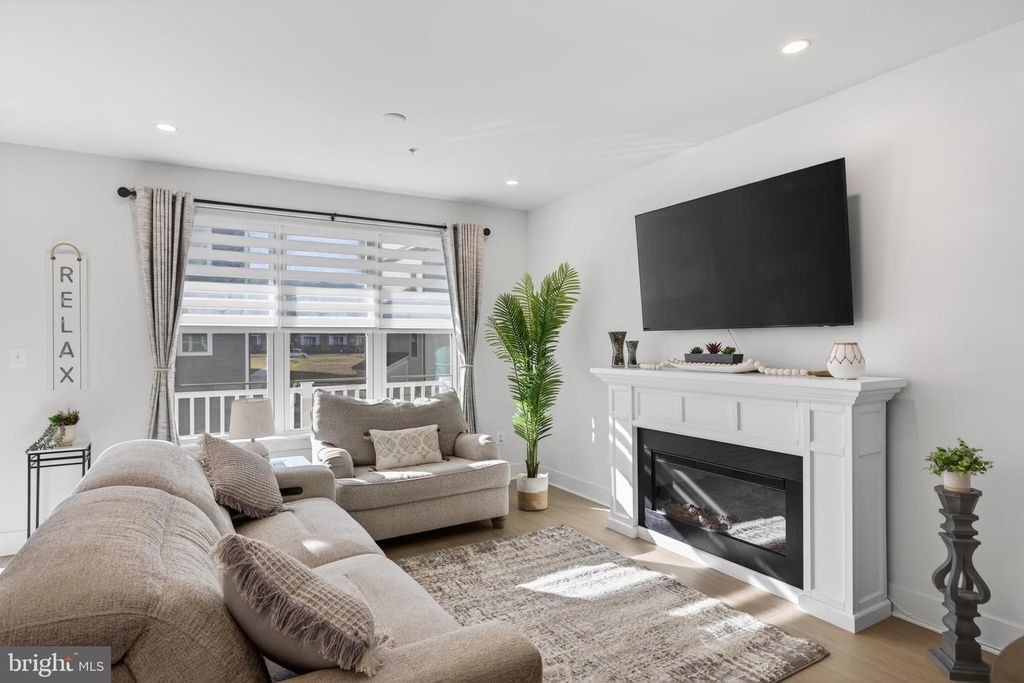 Image 15 of property listing at 14928 SWAT ST #1, Rockville, MD 20850