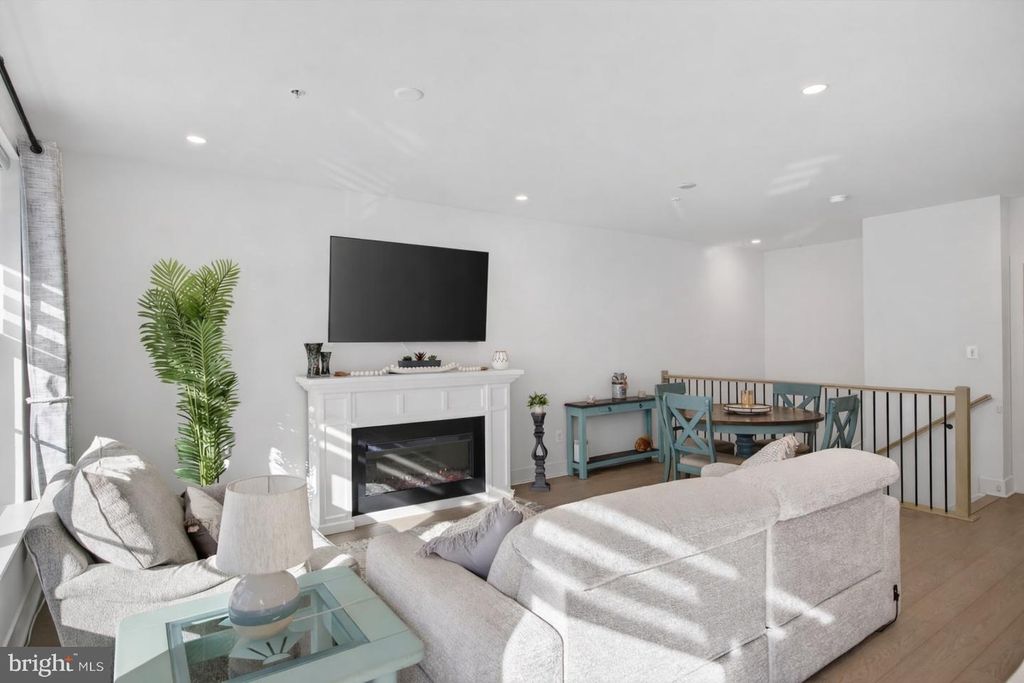 Image 16 of property listing at 14928 SWAT ST #1, Rockville, MD 20850