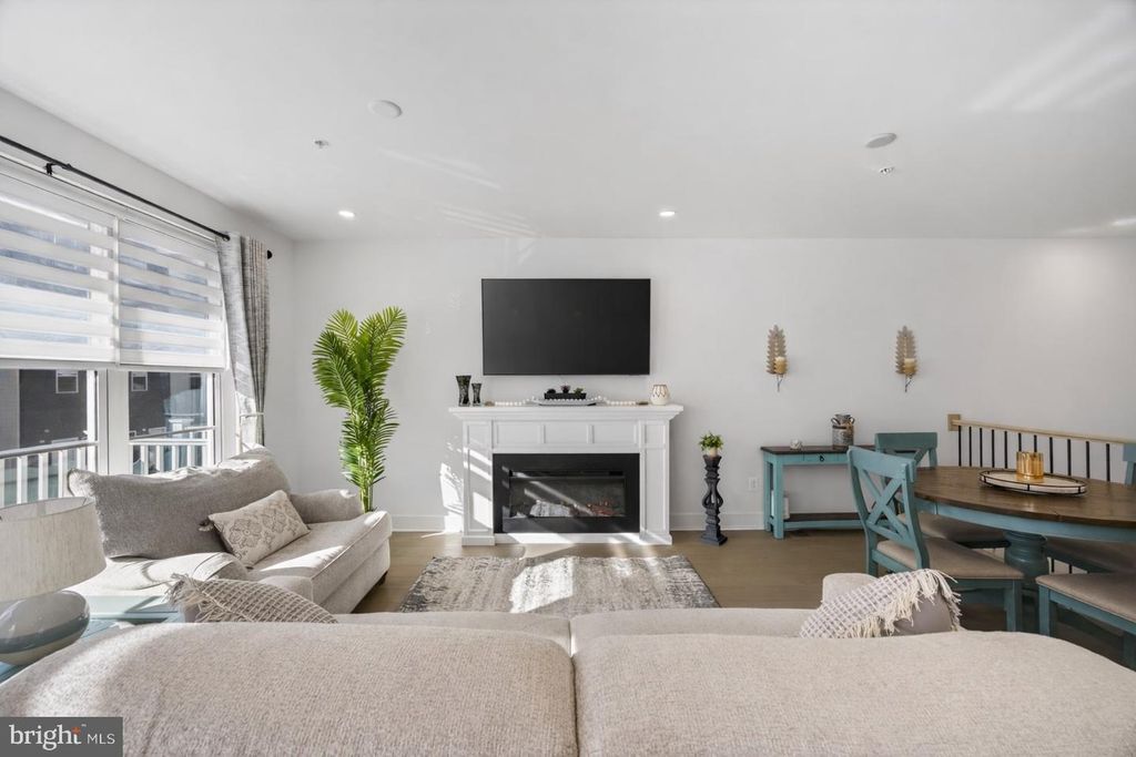 Image 17 of property listing at 14928 SWAT ST #1, Rockville, MD 20850