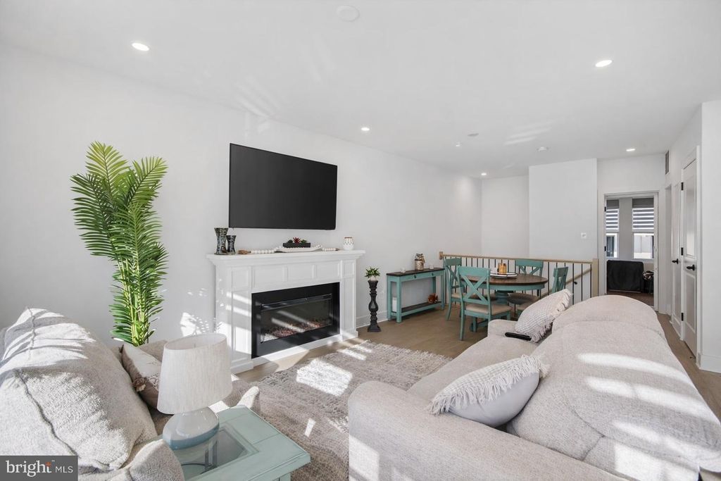 Image 18 of property listing at 14928 SWAT ST #1, Rockville, MD 20850