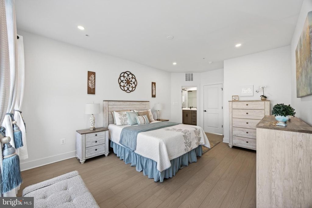 Image 36 of property listing at 14928 SWAT ST #1, Rockville, MD 20850