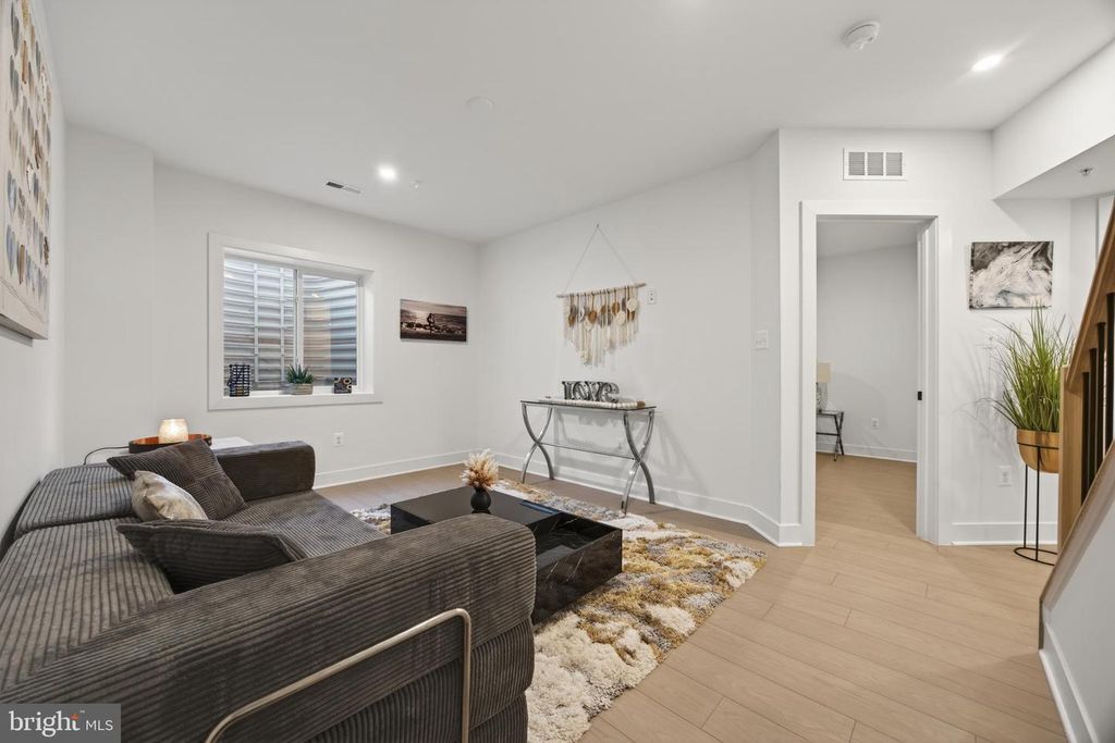 Image 45 of property listing at 14928 SWAT ST #1, Rockville, MD 20850