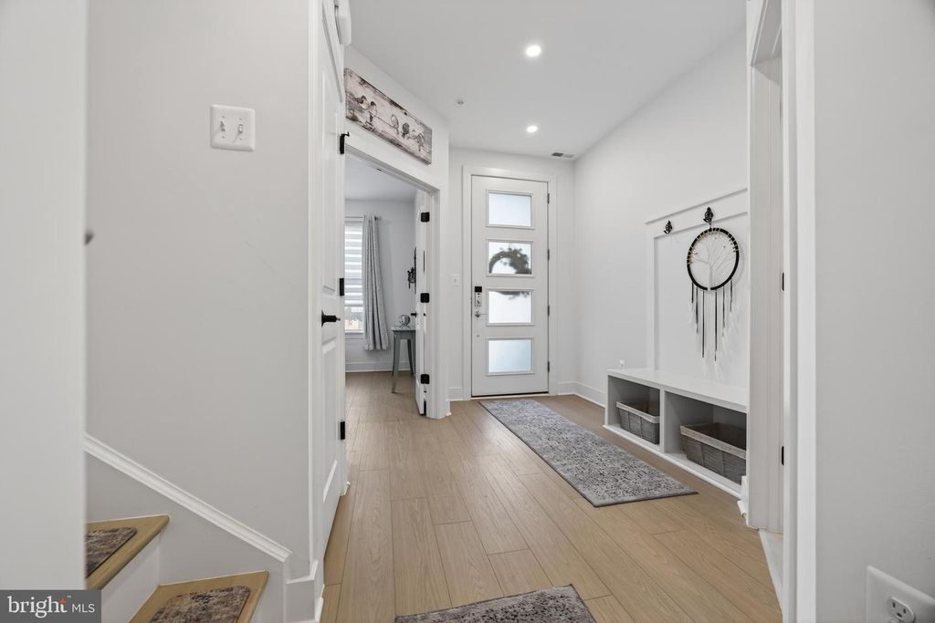 Image 6 of property listing at 14928 SWAT ST #1, Rockville, MD 20850