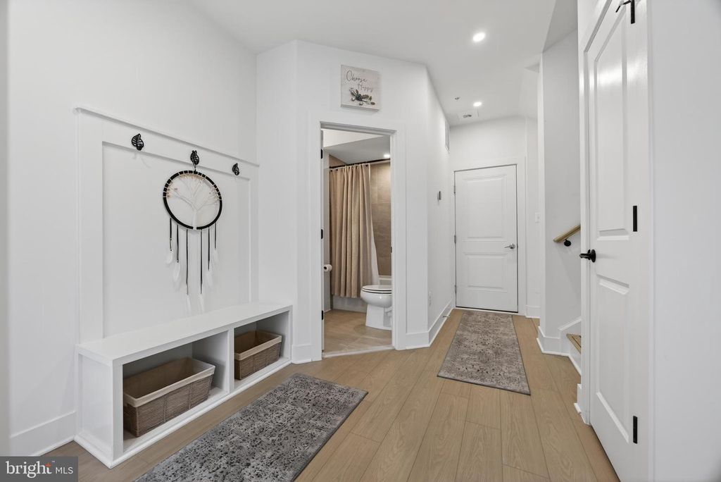 Image 7 of property listing at 14928 SWAT ST #1, Rockville, MD 20850