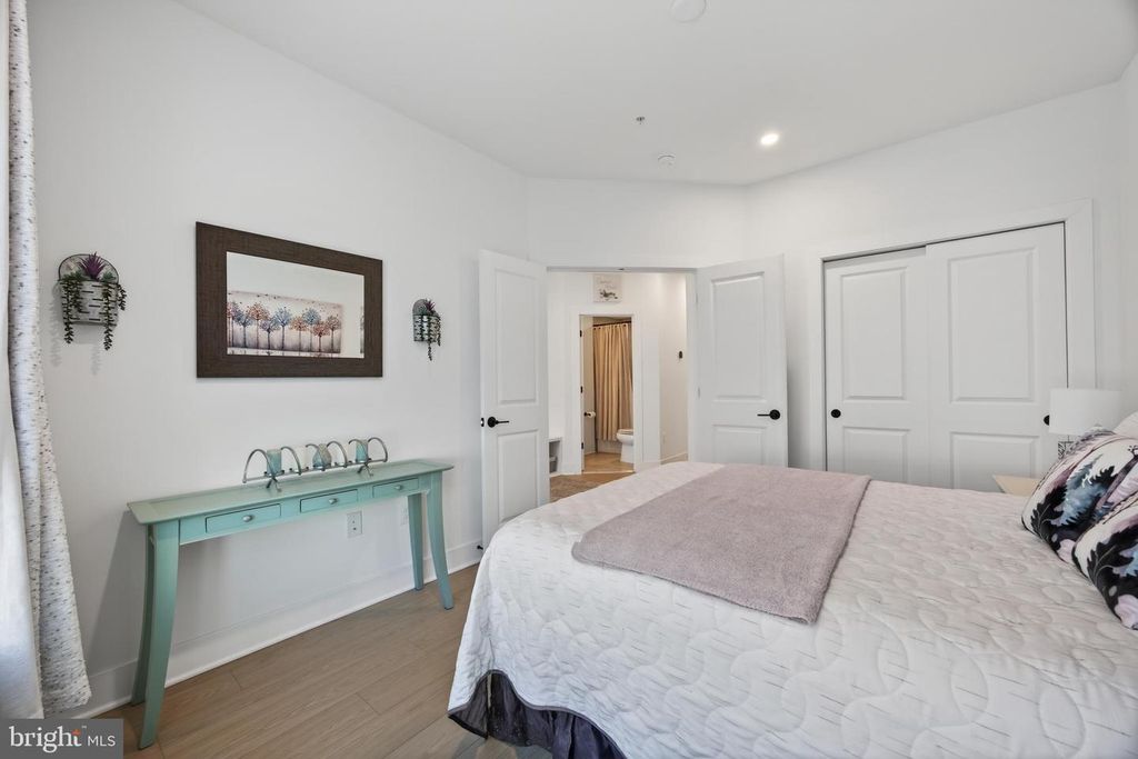 Image 8 of property listing at 14928 SWAT ST #1, Rockville, MD 20850