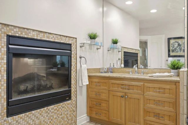 121 Los Angeles Avenue, Oxnard, CA 93035