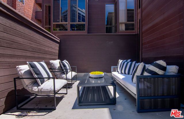 1033 Carol Drive T13, West Hollywood, CA 90069