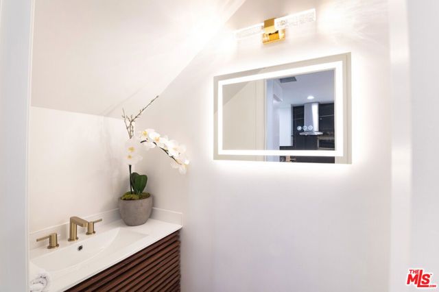 1033 Carol Drive T13, West Hollywood, CA 90069