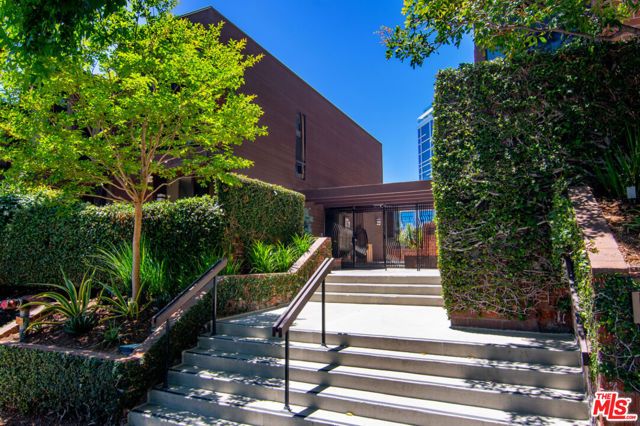 1033 Carol Drive T13, West Hollywood, CA 90069