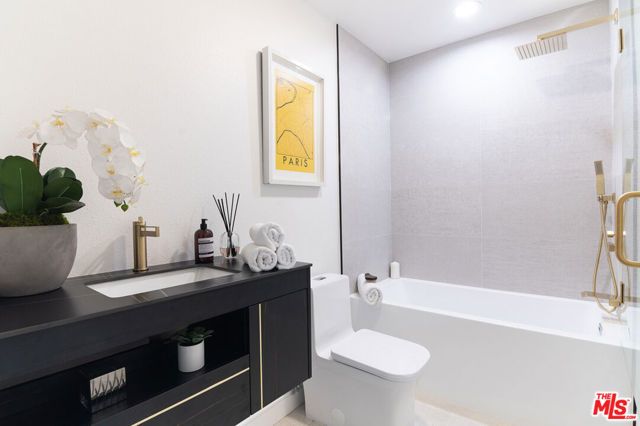 1033 Carol Drive T13, West Hollywood, CA 90069