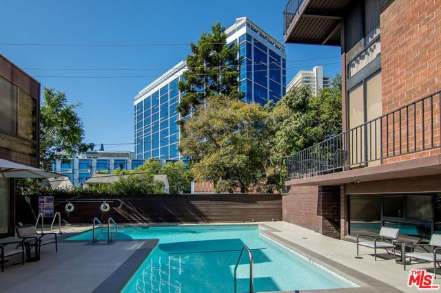 1033 Carol Drive T13, West Hollywood, CA 90069