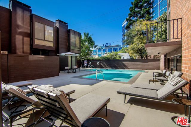 1033 Carol Drive T13, West Hollywood, CA 90069