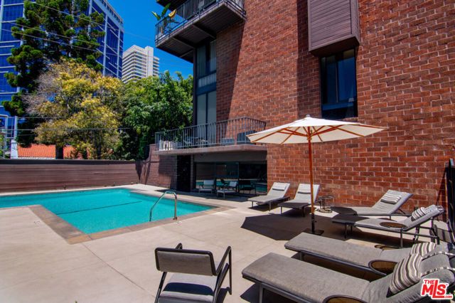 1033 Carol Drive T13, West Hollywood, CA 90069