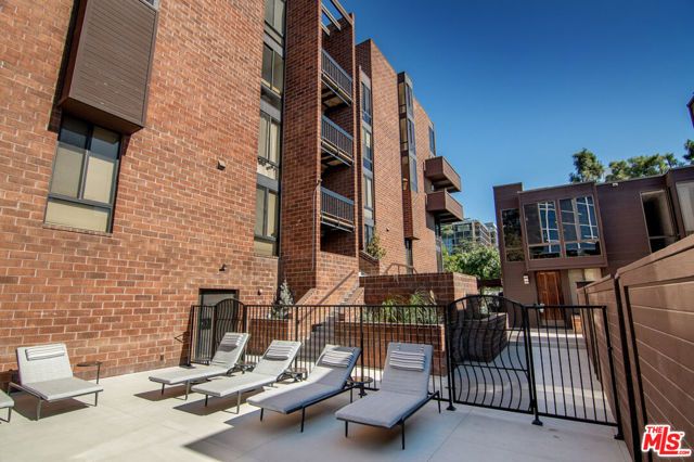 1033 Carol Drive T13, West Hollywood, CA 90069