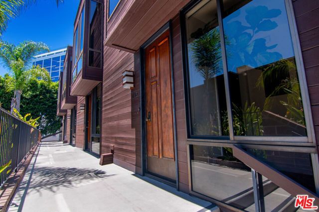 1033 Carol Drive T13, West Hollywood, CA 90069