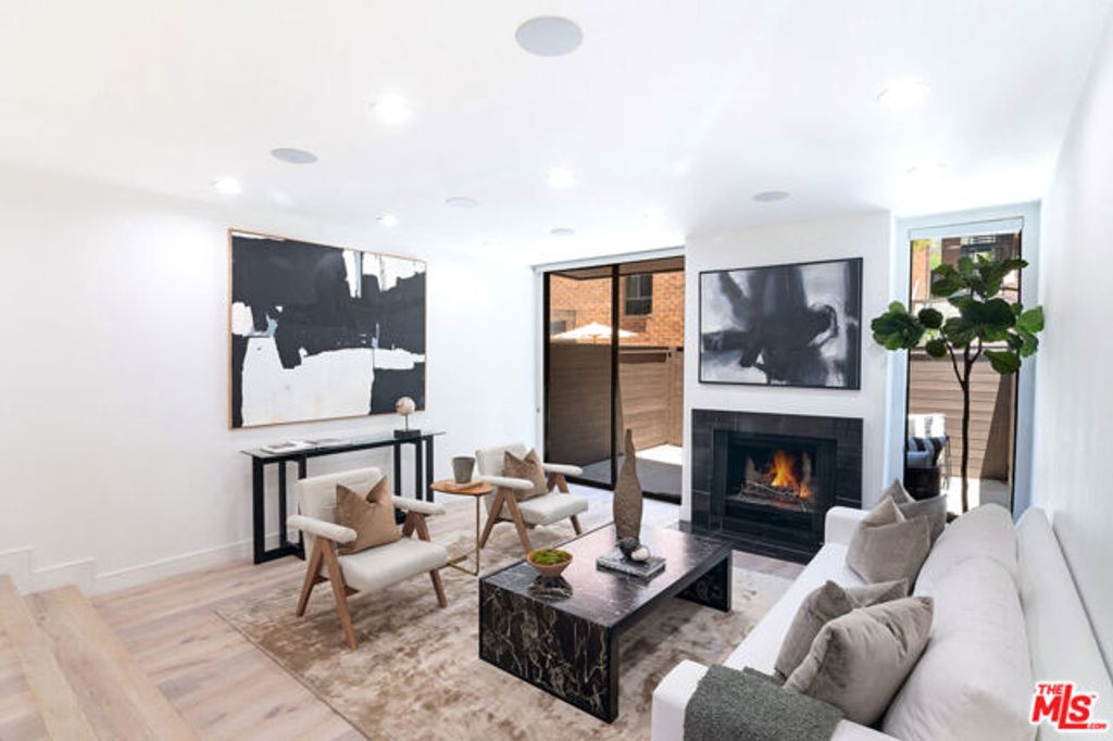 1033 Carol Drive T13, West Hollywood, CA 90069