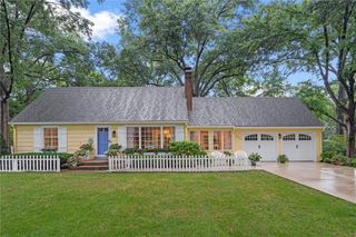 8600 Sagamore Road, Leawood, KS 66206