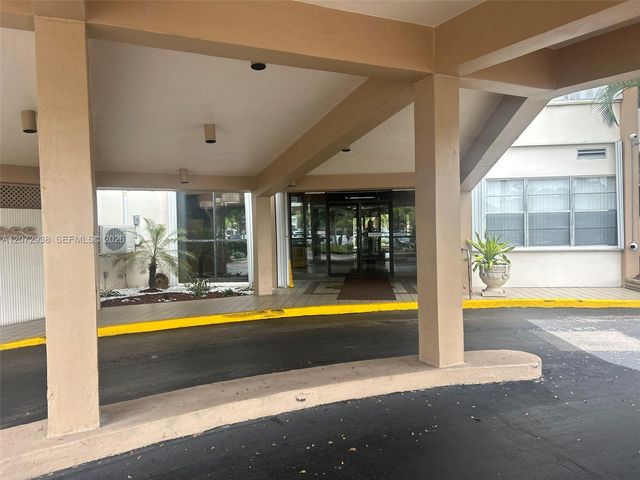 1200 Saint Charles Place 209, Pembroke Pines, FL 33026