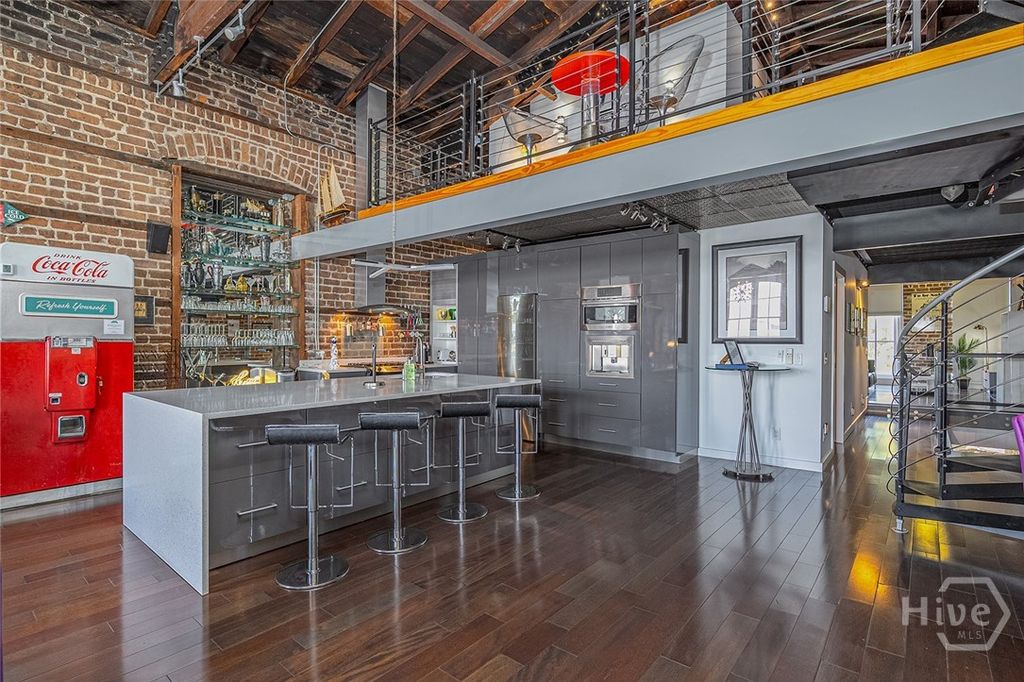 Image 10 of property listing at 42 E Bay Street 5, Savannah, GA 31401