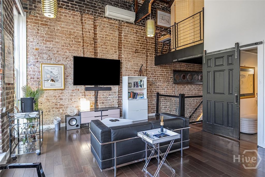 Image 16 of property listing at 42 E Bay Street 5, Savannah, GA 31401