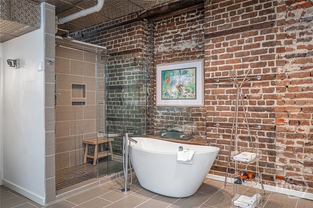 Image 17 of property listing at 42 E Bay Street 5, Savannah, GA 31401