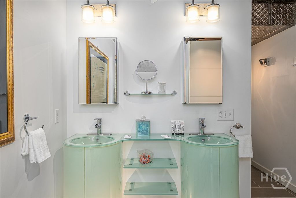 Image 18 of property listing at 42 E Bay Street 5, Savannah, GA 31401