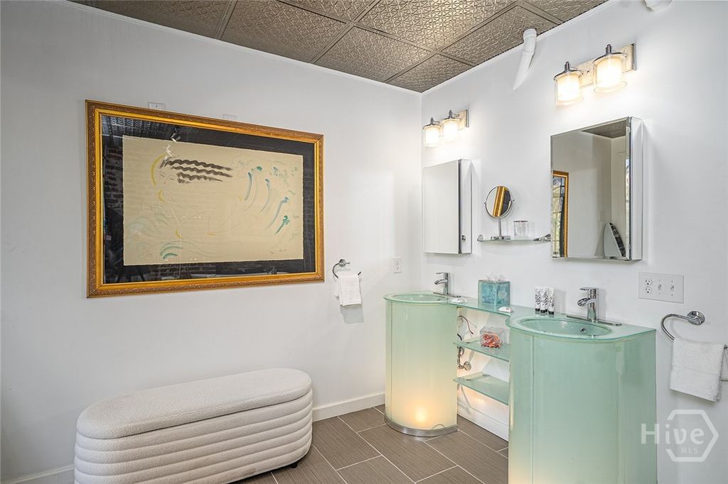 Image 19 of property listing at 42 E Bay Street 5, Savannah, GA 31401