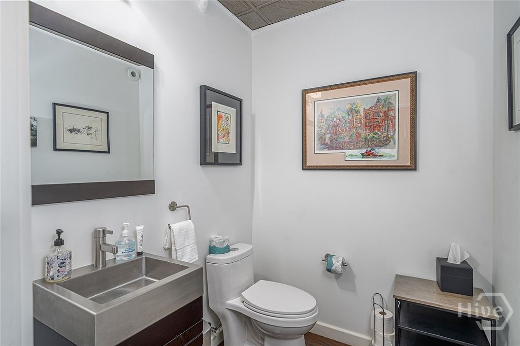 Image 24 of property listing at 42 E Bay Street 5, Savannah, GA 31401