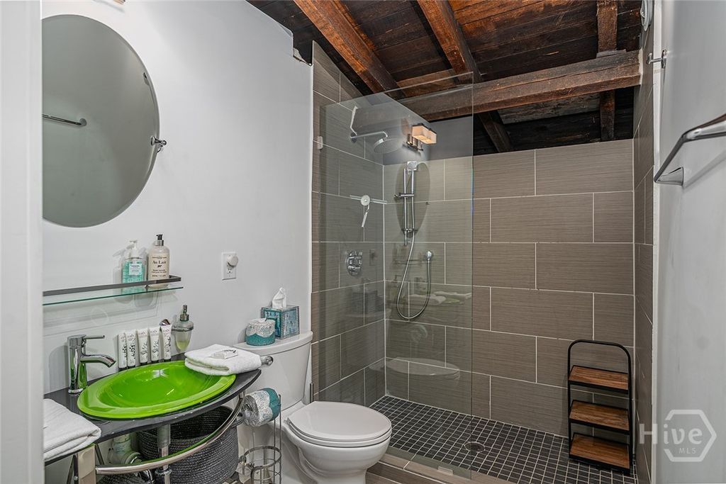 Image 25 of property listing at 42 E Bay Street 5, Savannah, GA 31401