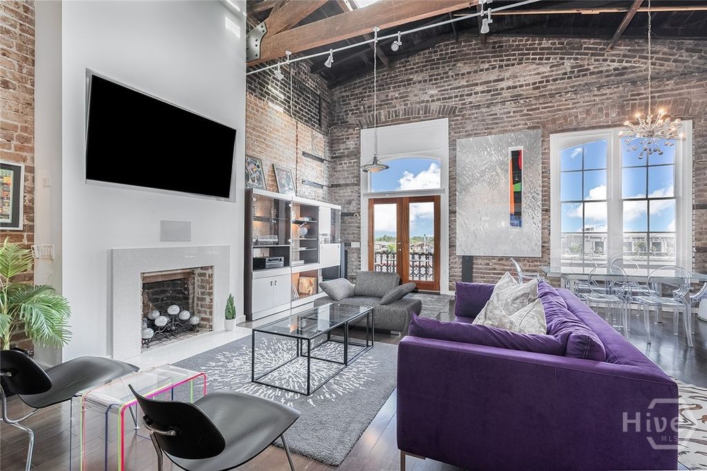 Image 3 of property listing at 42 E Bay Street 5, Savannah, GA 31401