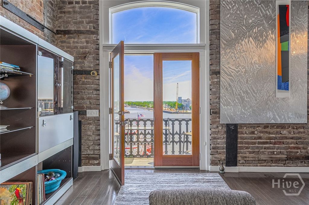 Image 4 of property listing at 42 E Bay Street 5, Savannah, GA 31401