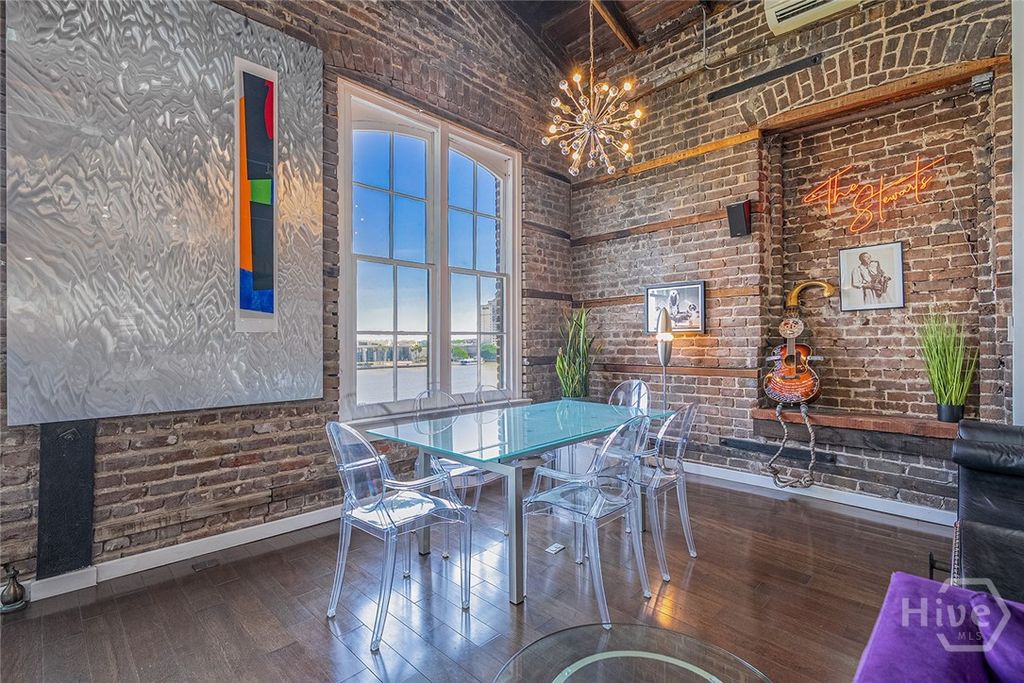 Image 5 of property listing at 42 E Bay Street 5, Savannah, GA 31401