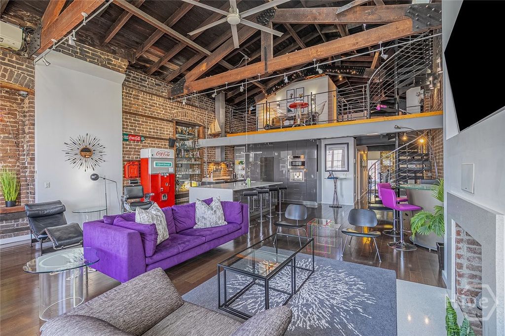 Image 7 of property listing at 42 E Bay Street 5, Savannah, GA 31401