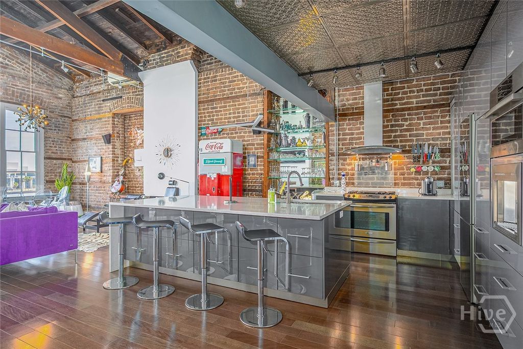 Image 8 of property listing at 42 E Bay Street 5, Savannah, GA 31401