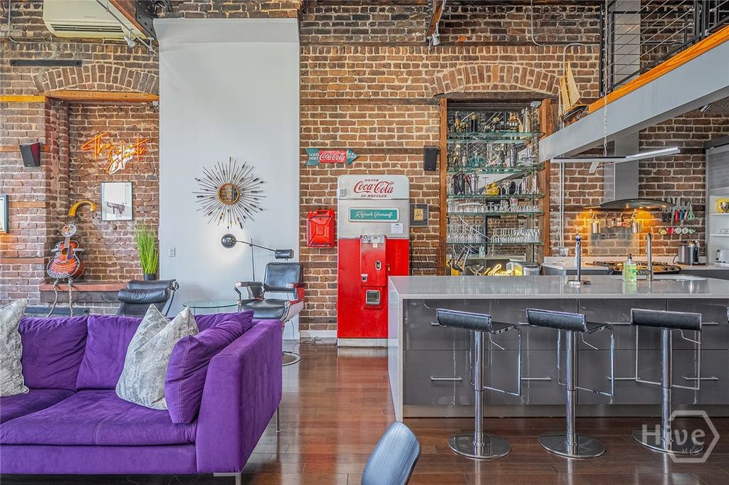 Image 9 of property listing at 42 E Bay Street 5, Savannah, GA 31401