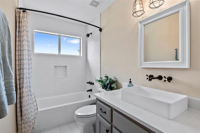 114 Leah Drive, Montgomery, TX 77316