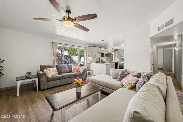 3380 W Blacksill Drive, Tucson, AZ 85741